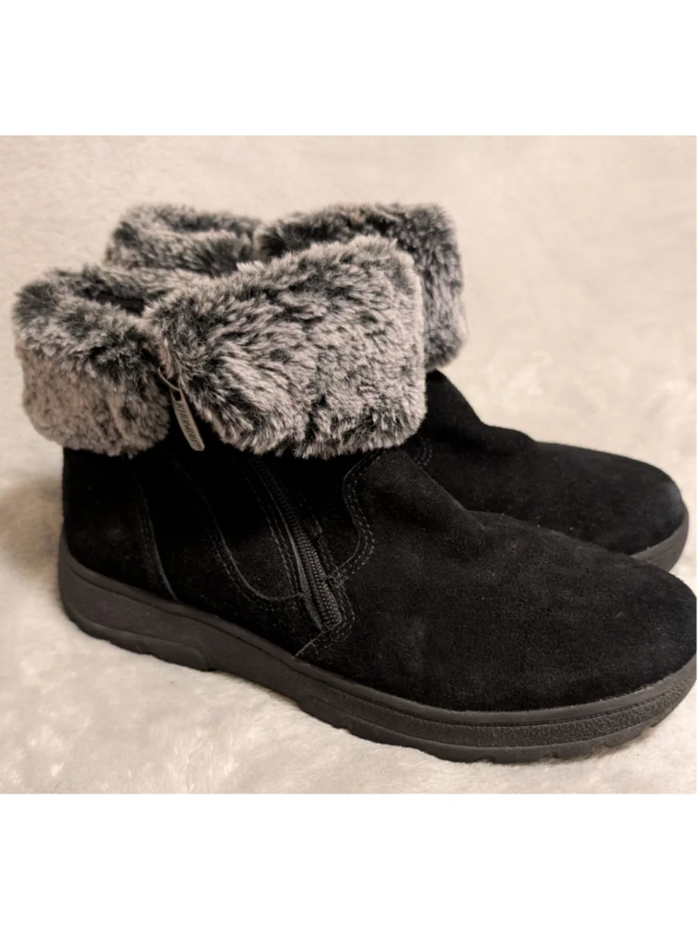 Khombu Jessica Black Suede Winter Boots with Gray Faux Fur Trim Size 8 B280